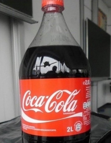 funny-when-see-it-too-late-plane-crash-reflected-coca-cola-bottle-pics